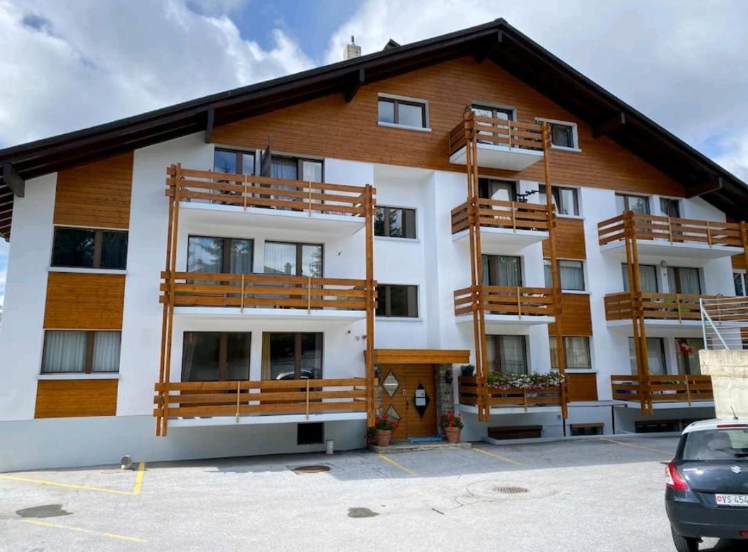 Balcon Et Parking Apartamento